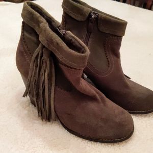 GREY Sbicca fringe boots